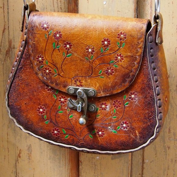 Vintage Handbags - 🔥HP🔥VTG Mexico Leather Tooled Floral Saddle Bag
